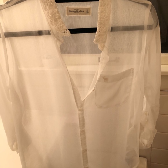 A&F NWOT White button up top - Picture 7 of 7